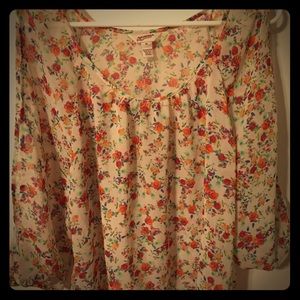 Floral top with slits in the sleeves